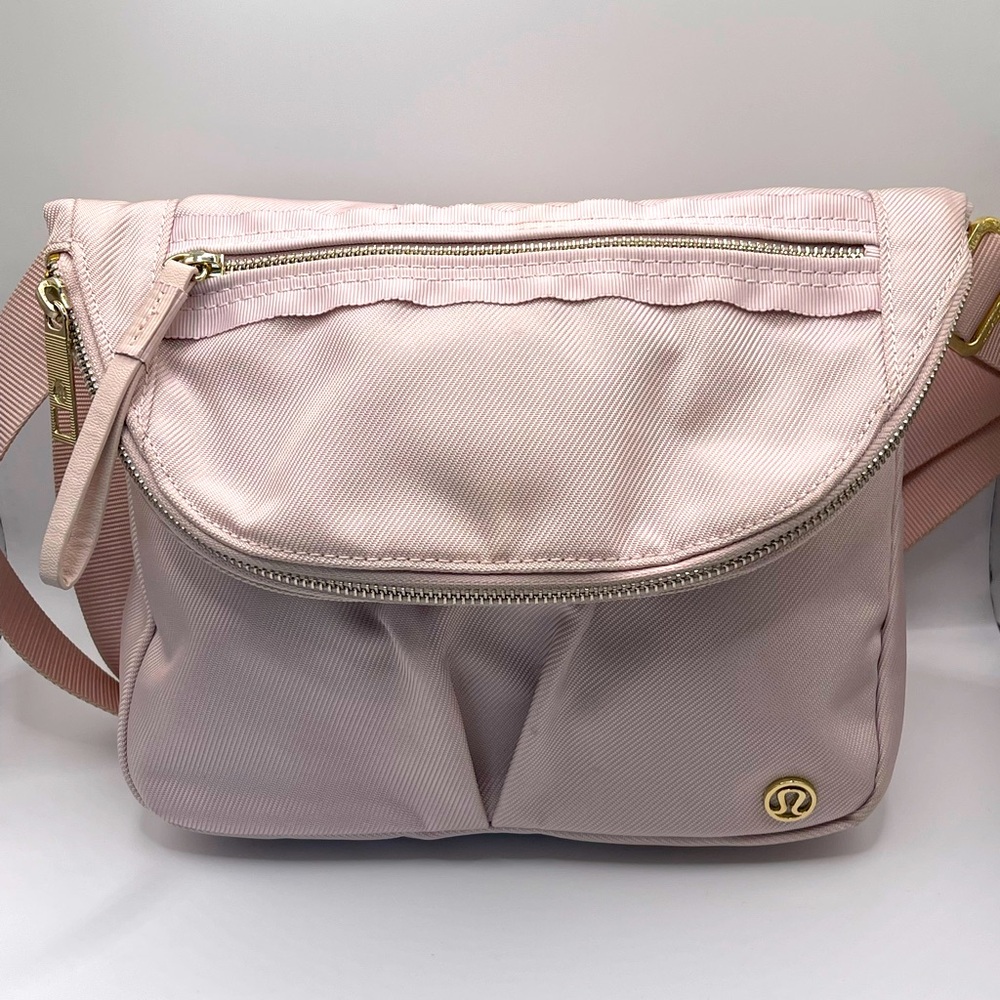 Lululemon All night Festival Bag Vol 5 L in Misty Pink - Picture 2 of 13